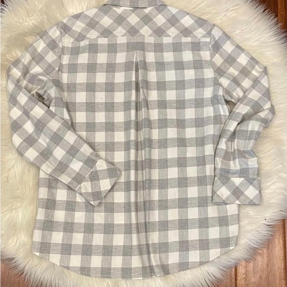 Women's Vineyard Vines top - Picture 2 of 5